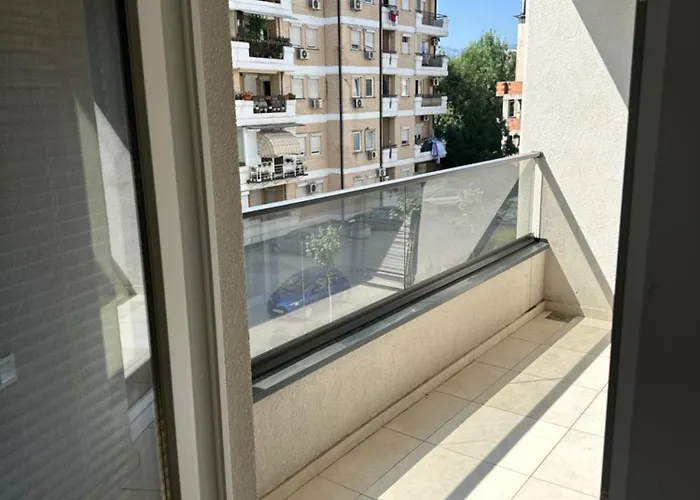 Lucy And Jovana * Skopje